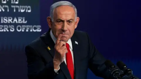 Reuters Izraēlas premjerministrs Benjamins Netanjahu runā preses konferences laikā