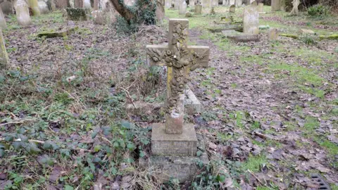 Fiona McCarthy/BBC The burial place of Charles Dawson in Lewes, East Sussex.