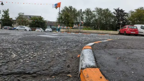 Orange and white kerbstones