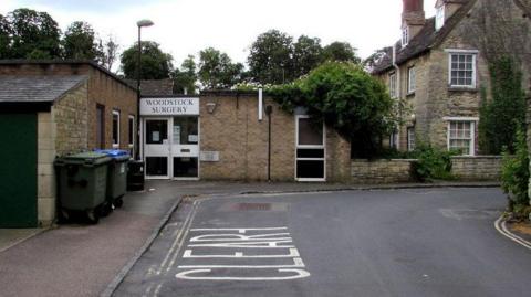 The exterior of Woodstock Surgery, viewed along Park Lane from the corner of High Street