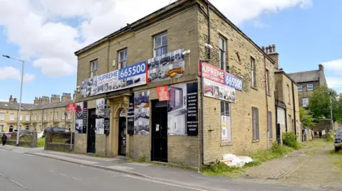 Bradford: Plan to remove modern signs from listed building