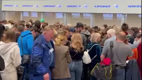 Mash/Telegram A queue builds up near an Aeroflot desk at one of Moscow's airports