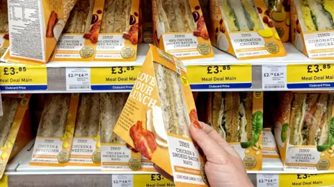 BBC Women's Hand with Coral Coral Coral Take Tesco Chicken and Bacon Bacon Maywich of sandwich bread with heavy sandwich with yellow tions tickets