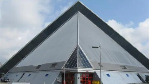 MJ Richardon/Geograph Oasis Beach Pool in Bedford