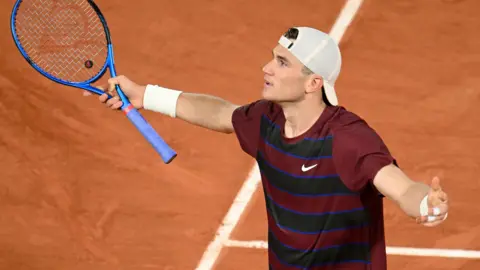 Jack Draper stretches his arms out towards the French Open crowd