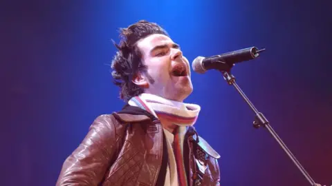 PA Media Kelly Jones wearing a brown leather jacket performs during the Tsunami Relief Concert Cardiff at the Millenium Stadium in Wales Saturday 22nd January 2005