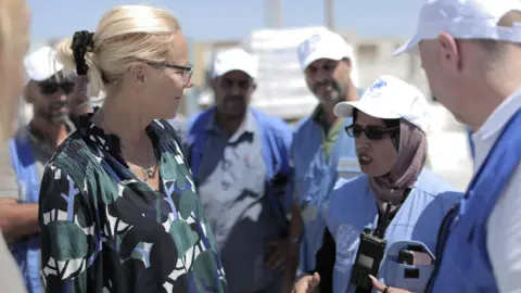 Ms Kaag talks to an aid worker in Gaza