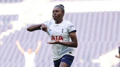 Jessica Naz celebrates scoring for Tottenham