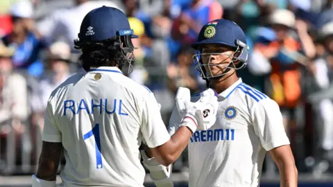 KL Rahul and Yashasvi Jaiswal celebrate their century partnership