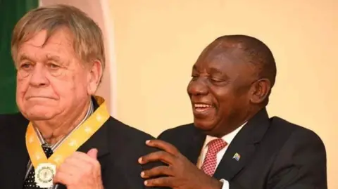 South African government/X William Smith getting an award from President Cyril Ramaphosa in 2019 for teaching and demystification of mathematics and science