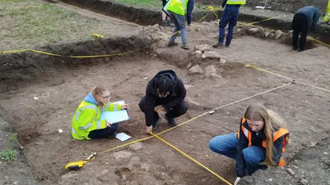 University of Leicester Students planning the foundations of the villa