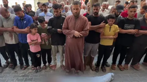 397f83f0-60e9-11f0-9643-dbe3d9919a03.jpg After the end of Israeli, Gaza's father's crisis kills the boy 'Sip's search'