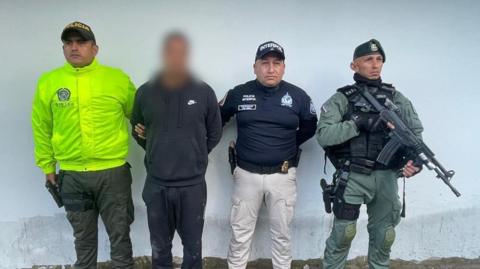 Photo released by the Colombian Ministry of Defence showing security forces with Larry Amaury Álvarez Núñez