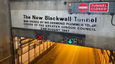 TfL Blackwall Tunnel southbound tunnel closed sign