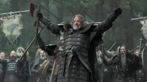 An army gets ready to fight in armour
