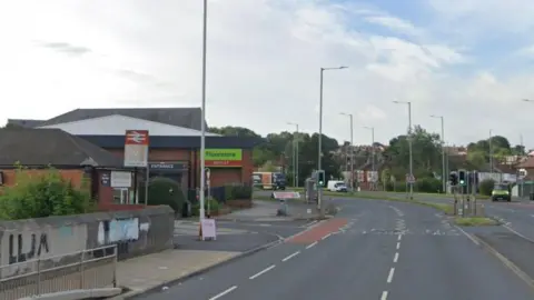 A view of Station Road on Google Maps. Traffic lights can be seen in the distance.