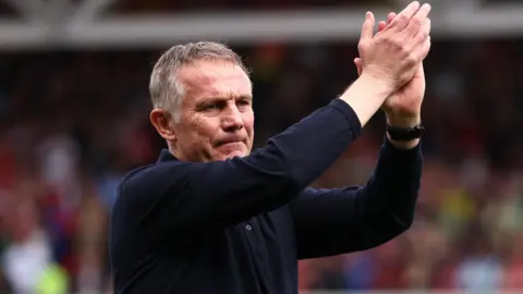 Phil Parkinson applauds Wrexham's fans