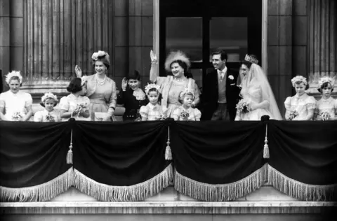 George Greenwell / Mirrorpix via Getty Images The Queen is seen in the outfit while waving on the balcony of Buckingham Palace alongside the Queen Mother, Princess Margaret and her husband Anthony Armstrong Jones