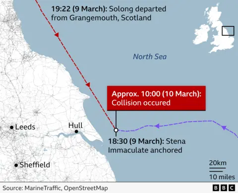 Peta yang menunjukkan pantai timur laut Inggris dengan label yang menunjukkan rute yang diambil oleh Stena Immaculate dan Solong dan situs tabrakan beberapa kilometer jauhnya dari Hull