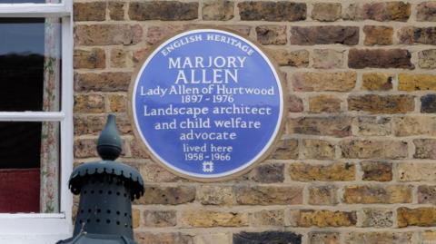 Blue plaque to Lady Allen