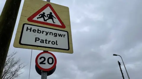 20mph road sign