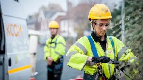 KCOM KCOM workers in front of van