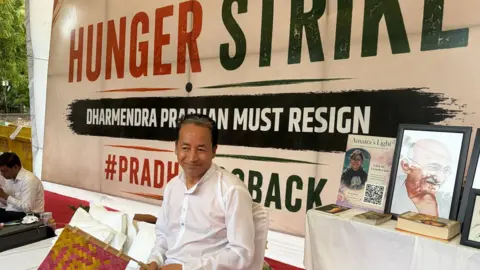 Geeta Pandey/BBC Sonam Wangchuk, well-known climate activist, has joined the protesters and begun an indefinite hunger-strike 