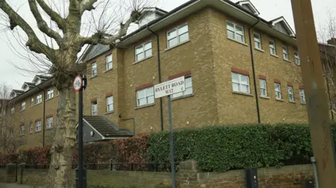Four-storey block of flats on the corner 