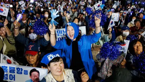 Getty Images Supporters of Lee Jae-myung, presidential candidate for the Democratic Party, celebrate during the vote count near the National Assembly in Seoul