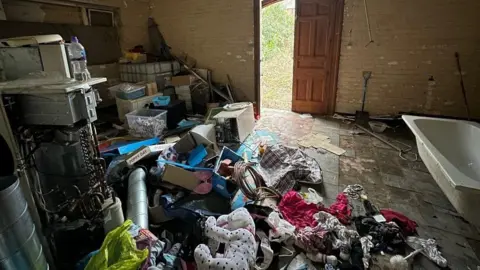 John Pye Inside the place