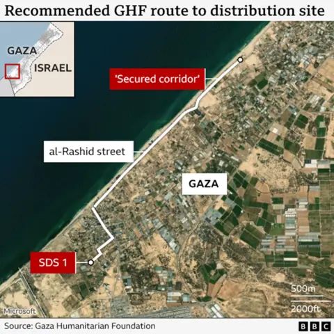 A map showing the route the Gaza Humanitarian Foundation has urged civilians to follow to the aid distribution site. It can be seen in the south of the strip. ON the map, SDS 1 and the route along al-Rashid street are shown.