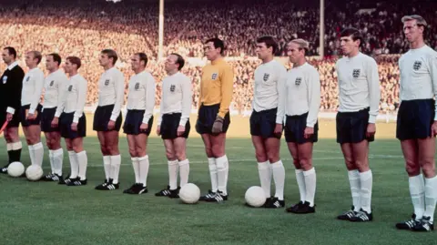 Bettmann Archive/Getty Images A line up of the England 1966 World Cup team before a game. 