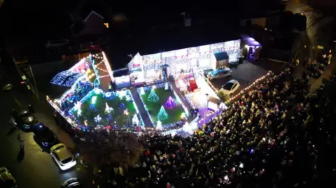 Nuthall Christmas Lights Crowds gather to see Christmas Light display in Nottingham street