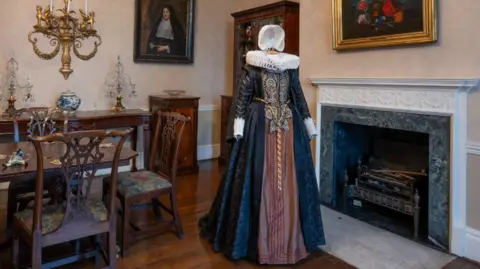 Andy Dunkley A black silk bodice and bronze skirt under a black silk in the style of 17th century Amsterdam