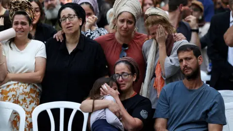 Reuters Family members and other mourners attend the funeral in Jerusalem of Israeli soldier Master Sergeant Yona Efraim Feldbaum who the Israeli military says was killed in a Hamas attack in southern Gaza (29 October 2025)
