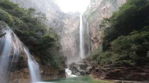 A picture of the waterfall