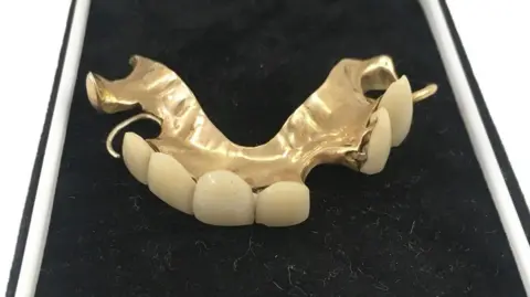 The Cotswold Auction Company The set of Winston Churchill's gold-mounted false teeth
