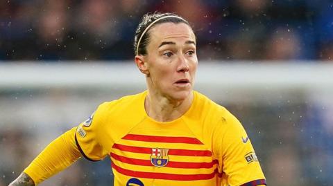 Lucy Bronze playing for Barcelona