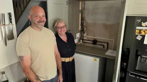 The system uses AI technology to access the cheapest available electricity