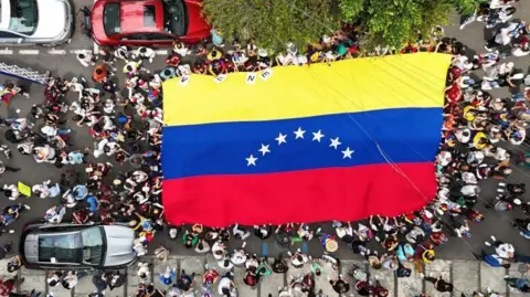 AFP Aerial view of a Venezuelan flag carried by Venezuelans living in Mexico outside the embassy of Venezuela in Mexico City, 28 July 2024