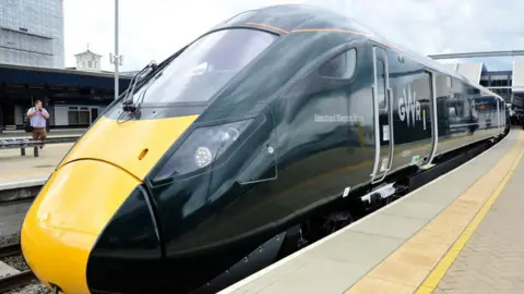 A green GWR train at the station in Reading