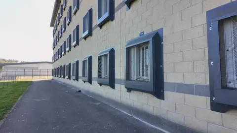 A side view of the four-storey building housing prisoners in Perth. The image shows how easy it would be to reach the windows by drone, if the metal grilles were not there.