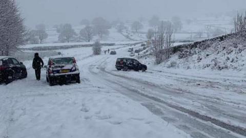 Vehicles stuck on the road from Kendal to Windermere