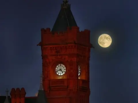 Nadezna The supermoon tin  beryllium  seen down  the Pierhead Clock, celebrated  Cardiff landmark.