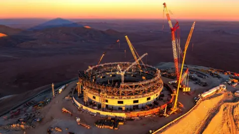 ESO/F Carrasco Teleskop Raksasa sedang dibangun di Gurun Atacama, Chili