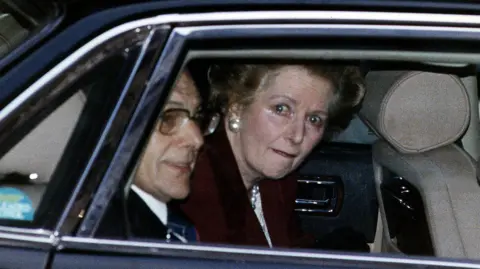 Trinity Mirror / Mirrorpix via alamy Margaret Thatcher leaving No 10 Downing Street for the last time in 1990 