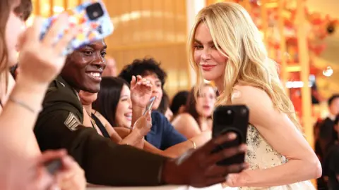 Getty Images Nicole kidman taking selfies with members of the public on the red carpet at the Oscars