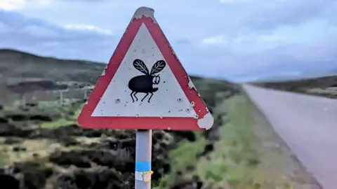 Midgie sign on the North Coast 500