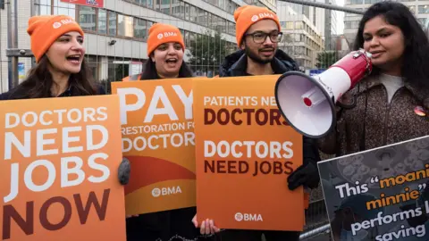 : Resident doctors join a picket line outside St Thomas' Hospital as members of the British Medical Association take part in a five-day strike action over pay and jobs in London, United Kingdom on December 17, 2025. 