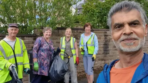 Maria Williamson A group of people litter picking.